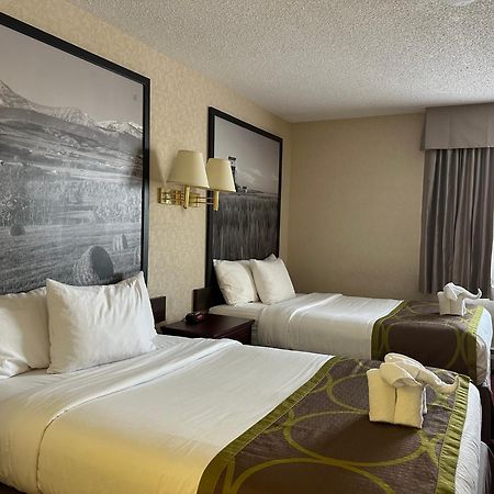 Super 8 By Wyndham Lethbridge Exterior foto