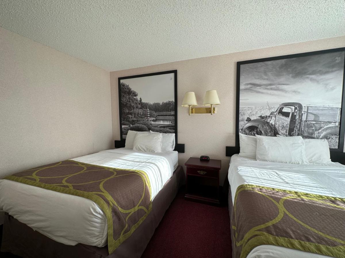 Super 8 By Wyndham Lethbridge Exterior foto