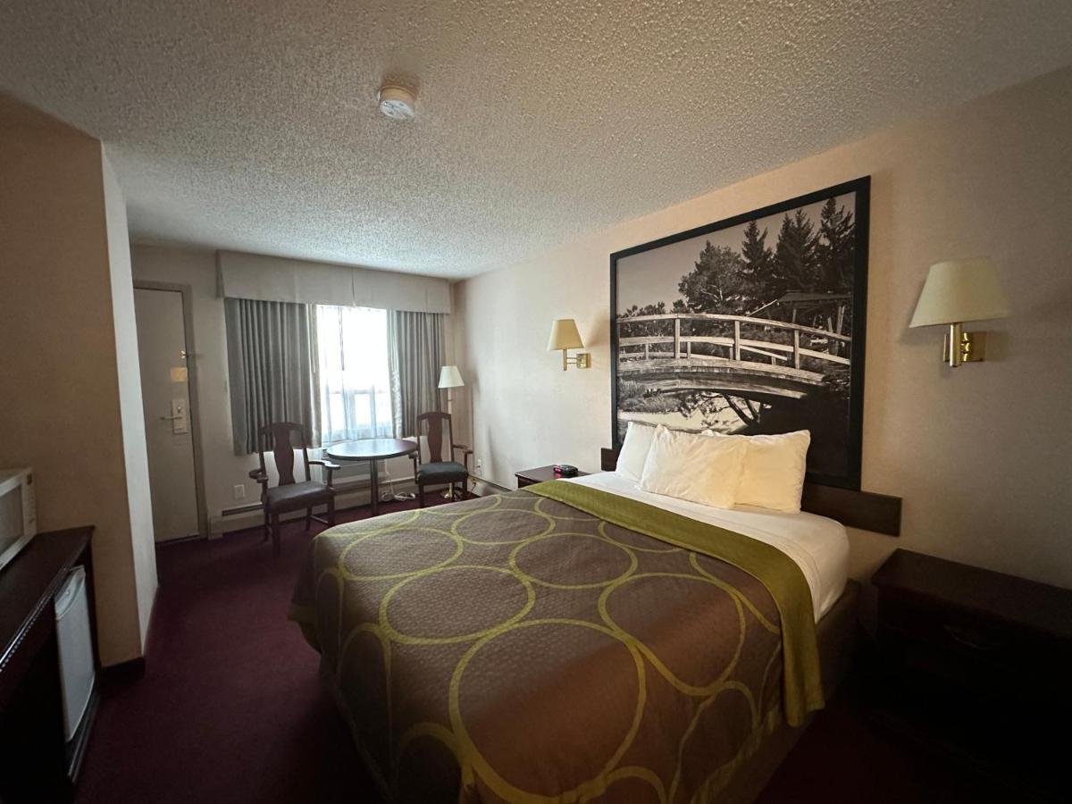 Super 8 By Wyndham Lethbridge Exterior foto