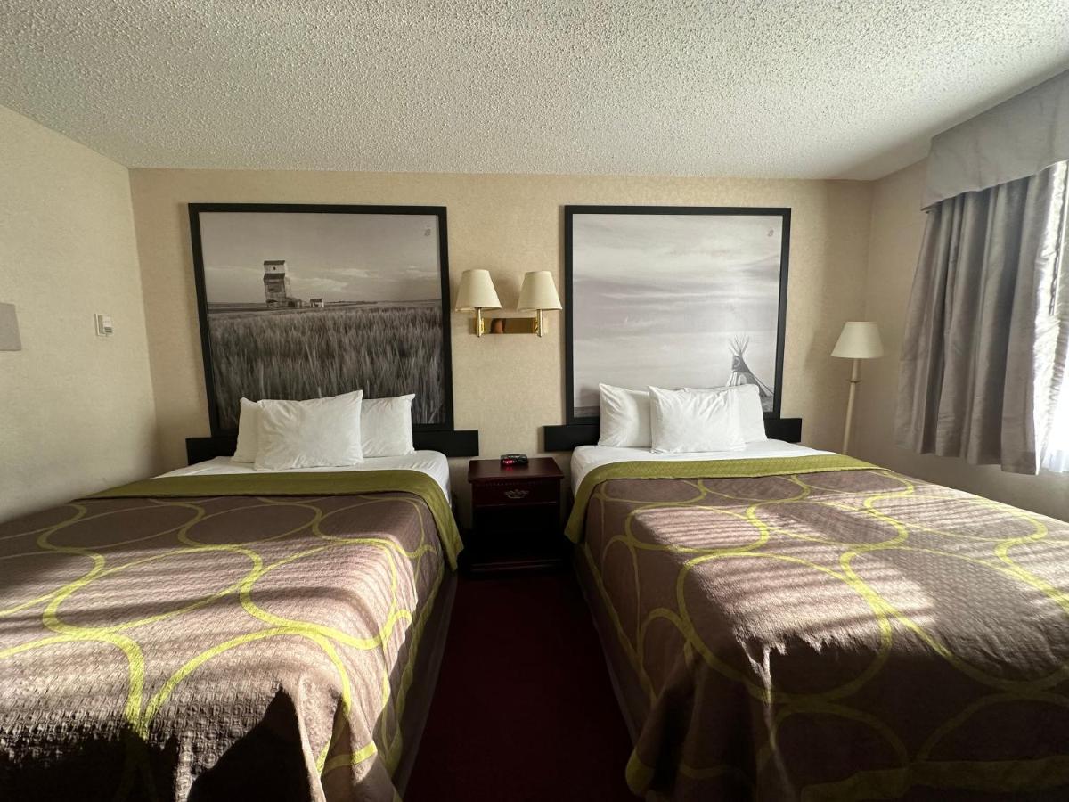 Super 8 By Wyndham Lethbridge Exterior foto