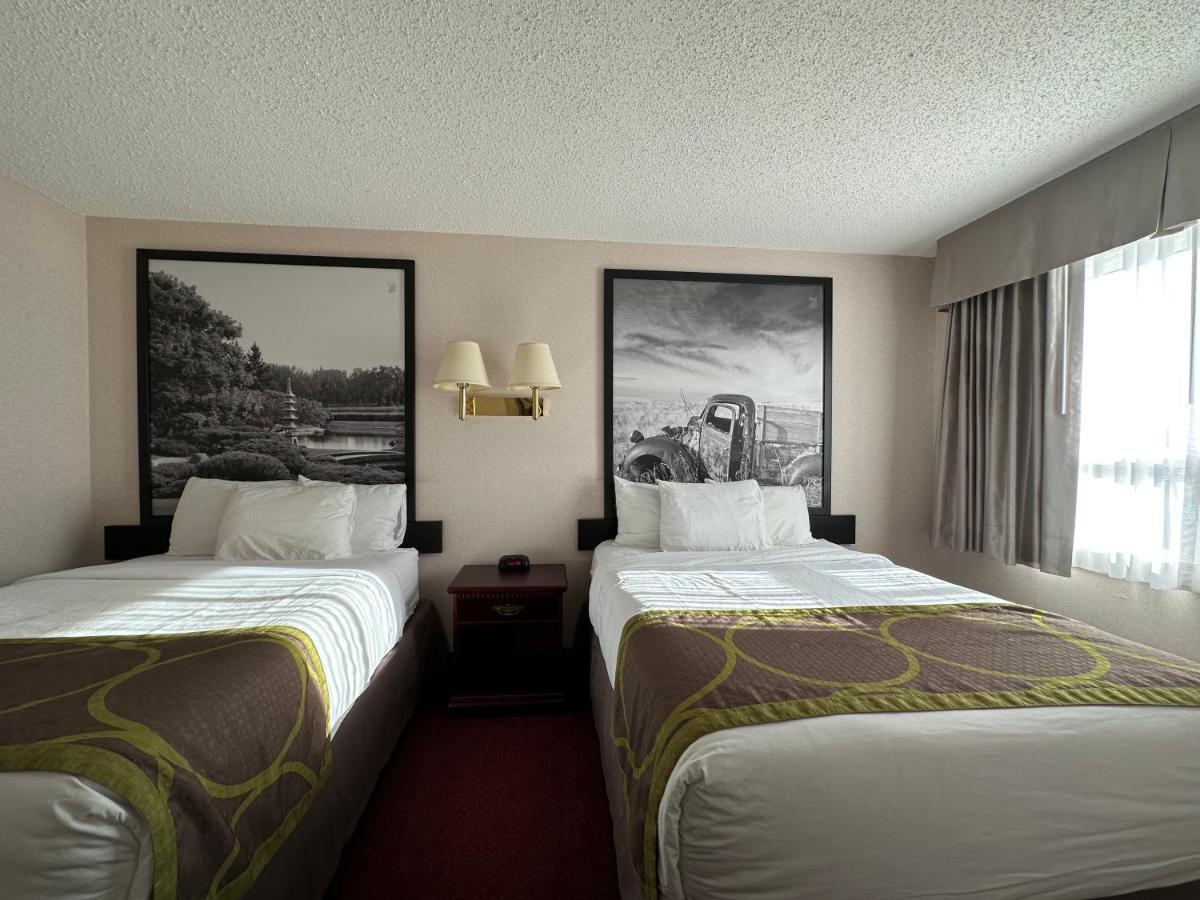 Super 8 By Wyndham Lethbridge Exterior foto