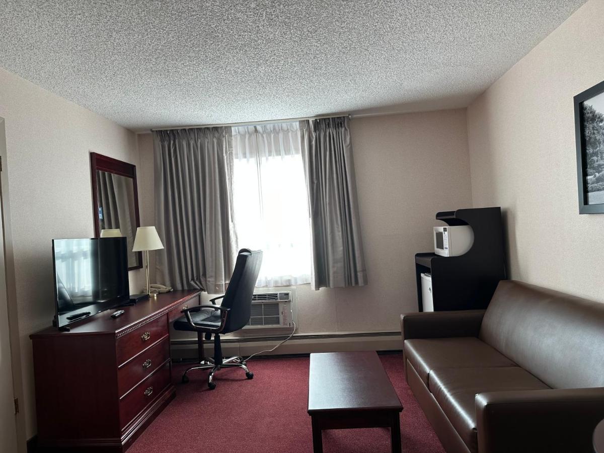 Super 8 By Wyndham Lethbridge Exterior foto