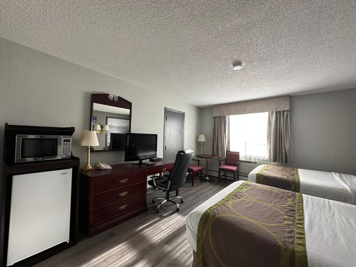 Super 8 By Wyndham Lethbridge Exterior foto