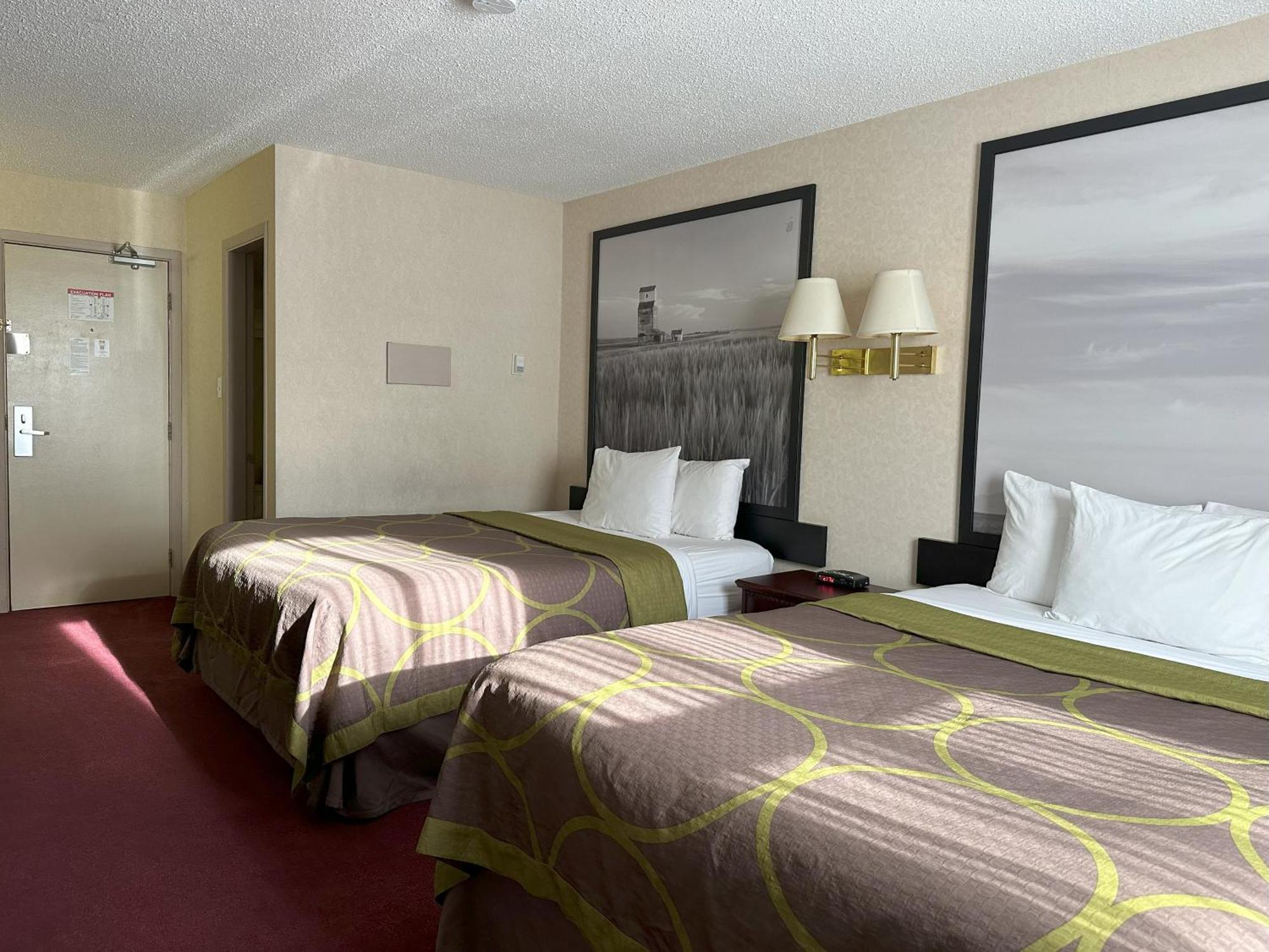 Super 8 By Wyndham Lethbridge Exterior foto